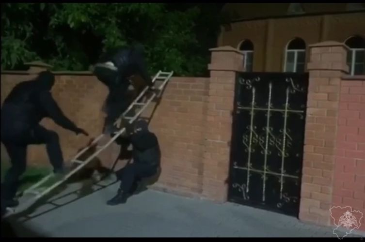 В ВОЛГОГРАДЕ ПРИ ПОДДЕРЖКЕ БОЙЦОВ СОБР «ВЕКТОР» РОСГВАРДИИ ПРЕСЕЧЕНА ДЕЯТЕЛЬНОСТЬ НЕЛЕГАЛЬНЫХ ИГОРНЫХ ЗАВЕДЕНИЙ