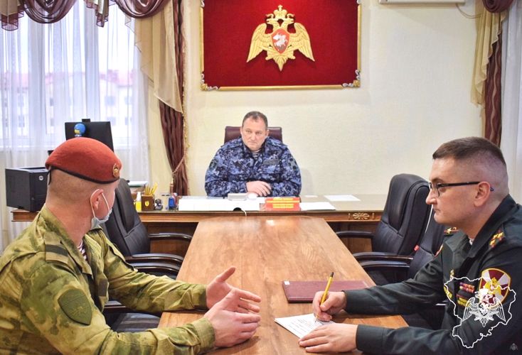 В Калаче-на-Дону руководитель регионального управления Росгвардии встретился с военнослужащими бригады оперативного назначения