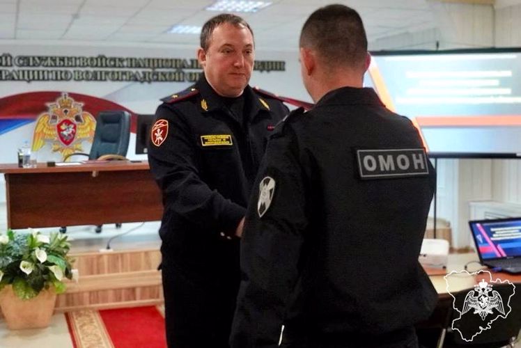 БОЙЦАМ ОМОН РОСГВАРДИИ – УЧАСТНИКАМ СПЕЦОПЕРАЦИИ ВРУЧИЛИ МЕДАЛИ В ВОЛГОГРАДЕ