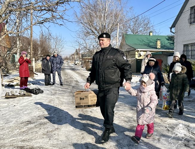 ДЕТСКИЕ ПИСЬМА И ПРОДУКТЫ ПЕРЕДАЛИ ВОЛГОГРАДЦЫ БОЙЦАМ РОСГВАРДИИ В РАЙОН СВО