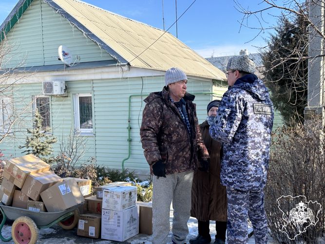 ДЕТСКИЕ ПИСЬМА И ПРОДУКТЫ ПЕРЕДАЛИ ВОЛГОГРАДЦЫ БОЙЦАМ РОСГВАРДИИ В РАЙОН СВО