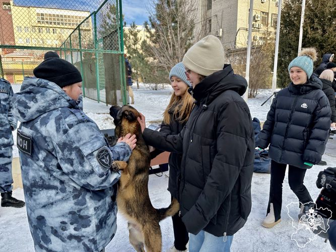 Ко Дню защитника Отечества росгвардейцы провели патриотическое мероприятие для школьников 