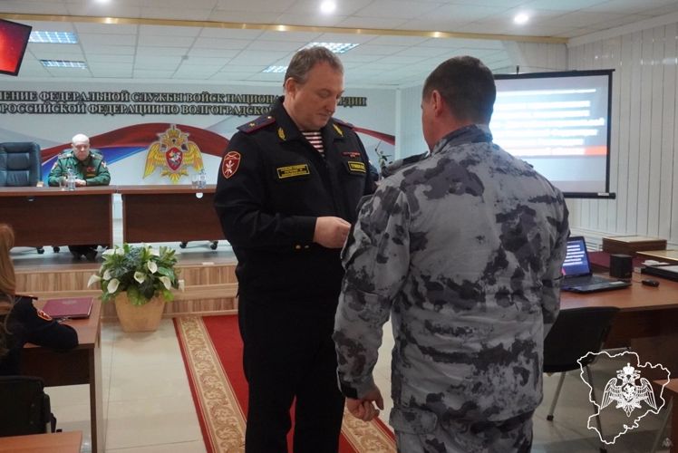 В Волгограде росгвардейцам ко Дню образования ведомства вручили государственные и ведомственные награды