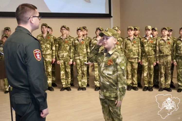 Учащиеся Волжского профильного класса Росгвардии прошли посвящение в кадеты 