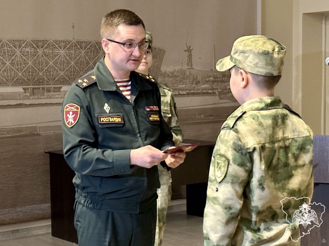 Учащиеся Волжского профильного класса Росгвардии прошли посвящение в кадеты 