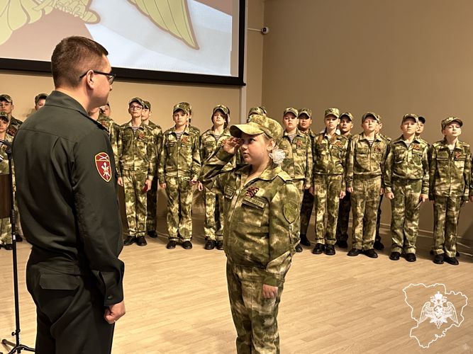 Учащиеся Волжского профильного класса Росгвардии прошли посвящение в кадеты 
