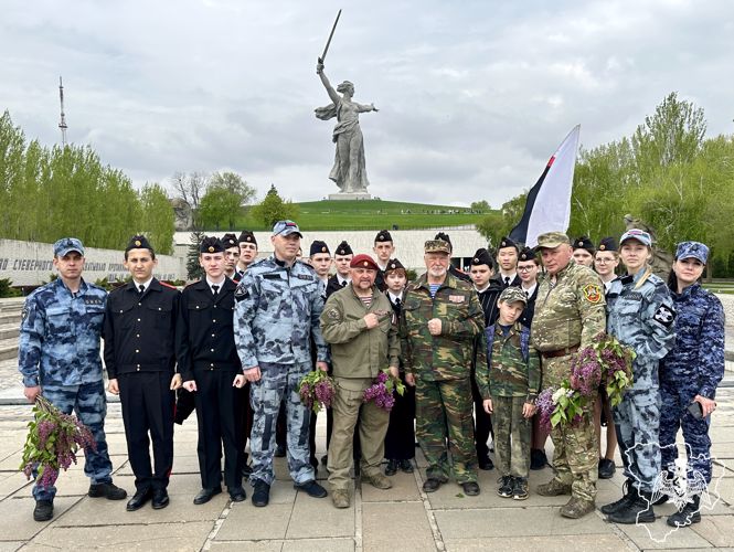 УЧАСТНИКОВ ВСЕРОССИЙСКОГО АВТОПРОБЕГА «ДОРОГА К ПОБЕДЕ» ВСТРЕТИЛИ РОСГВАРДЕЙЦЫ В ВОЛГОГРАДЕ