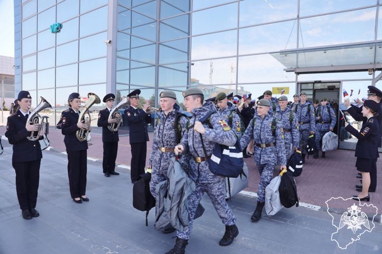 БОЙЦЫ СПЕЦПОДРАЗДЕЛЕНИЙ РОСГВАРДИИ ВСТРЕТИЛИСЬ С УЧАСТНИКАМИ ВСЕРОССИЙСКОГО ВОЕННО-СПОРТИВНОГО СБОРА «НАСЛЕДНИКИ ПОБЕДЫ» В ВОЛГОГРАДЕ (ВИДЕО)