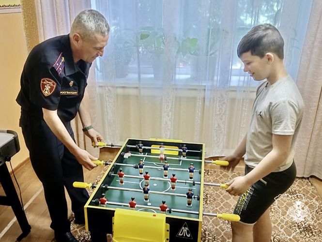 Росгвардейцы поздравили своих подопечных воспитанников детского дома с  днем защиты детей