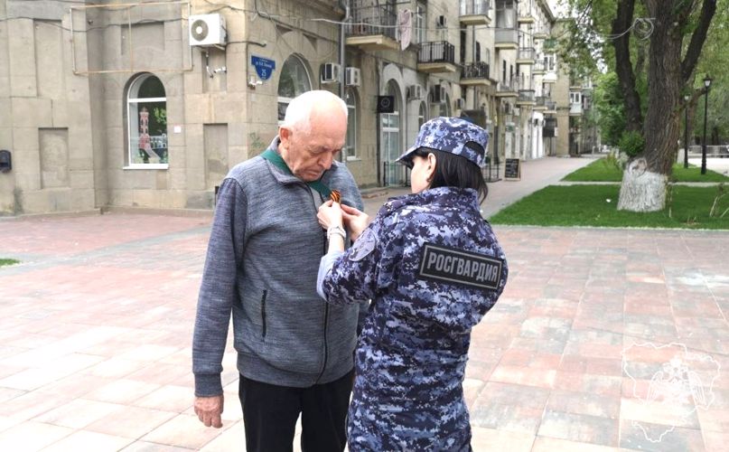 Георгиевские ленточки от Росгвардии получили волгоградцы в честь Дня Победы