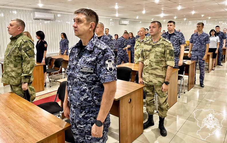 Сотрудники и военнослужащие Росгвардии почтили память погибших в Великой Отечественной войне 