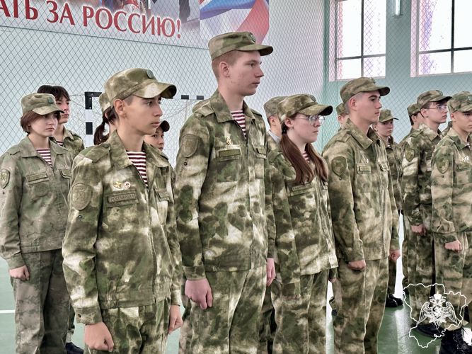 СОБР «Вектор» провел экскурсию для кадет Росгвардии в Волгограде 