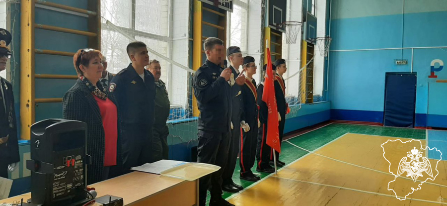 В Волгограде в преддверии Дня защитника Отечества росгвардейцы провели Урок мужества для школьников