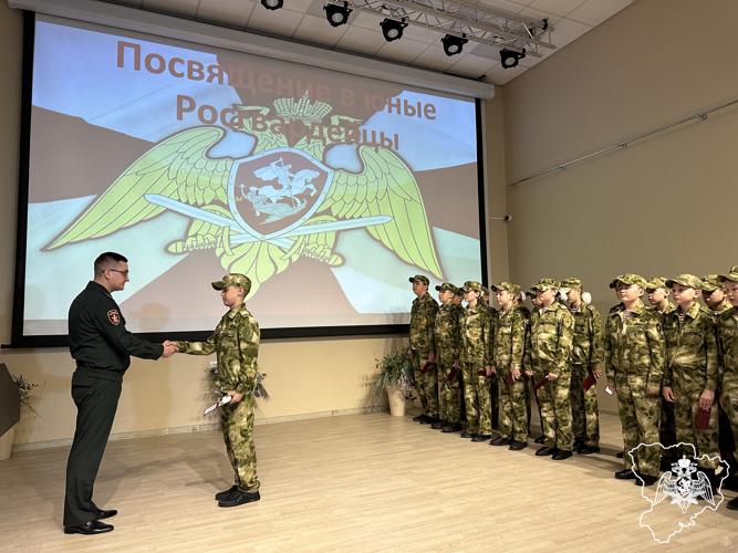 Учащимся профильного класса Росгвардии вручили удостоверения в Волгограде
