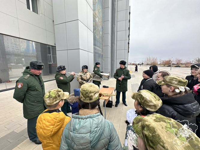 Учащимся профильного класса Росгвардии вручили удостоверения в Волгограде