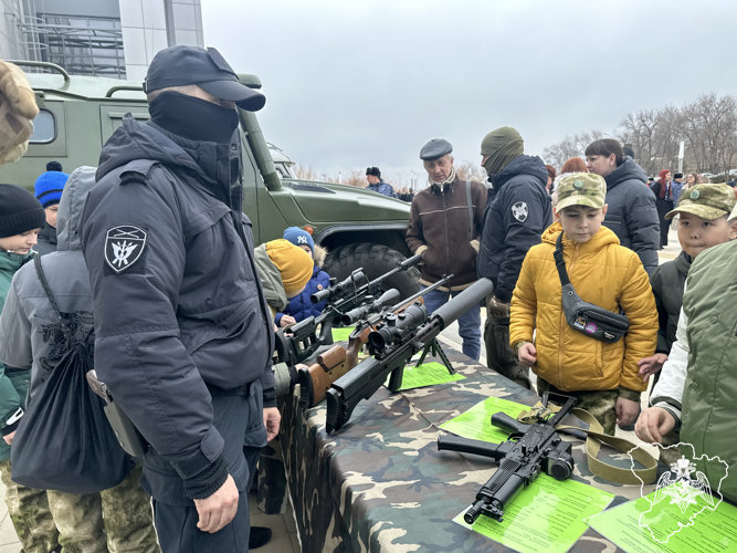 Учащимся профильного класса Росгвардии вручили удостоверения в Волгограде