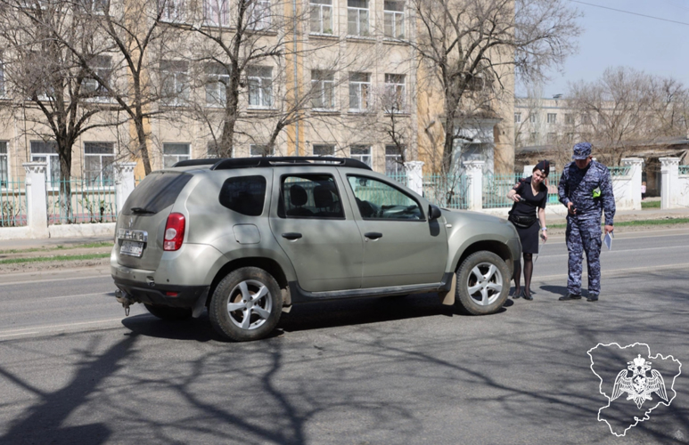 Пострадавшим при ДТП детям помогли волгоградские росгвардейцы