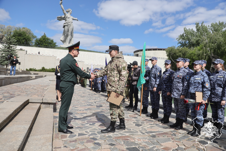 Росгвардейцы поприветствовали участников первого историко-патриотического сбора «Путь к Победе» на Волгоградской земле