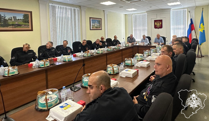 Памятные монеты вручили росгвардейцам – участникам СВО в Волгоградской области