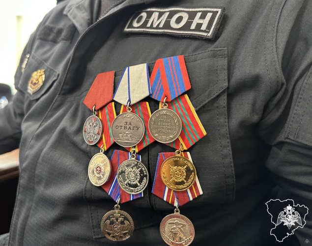 Памятные монеты вручили росгвардейцам – участникам СВО в Волгоградской области