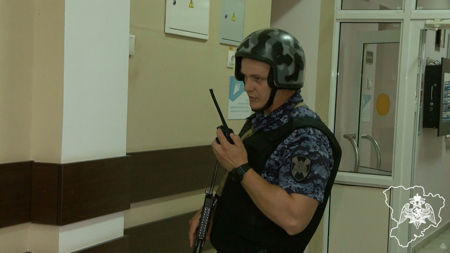 В преддверие нового учебного года росгвардейцы принимают участие в межведомственных тренировках