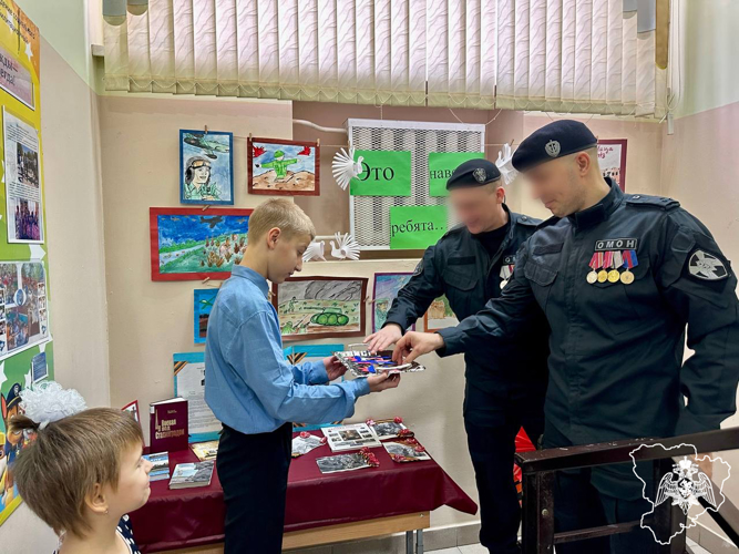 Росгвардейцы провели урок мужества в детском реабилитационном центре в Волгограде