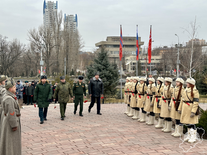 Представители Росгвардии отдали дань уважения мужеству фронтовиков-сталиниградцев в Волгограде