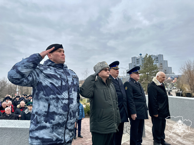 Представители Росгвардии отдали дань уважения мужеству фронтовиков-сталиниградцев в Волгограде