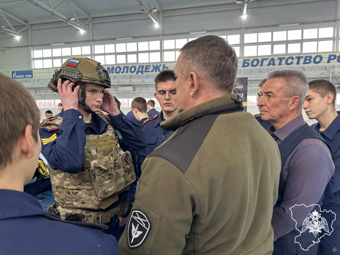Росгвардейцы провели урок мужества с кадетами Следственного комитета России