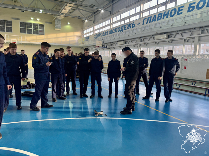 Росгвардейцы провели урок мужества с кадетами Следственного комитета России