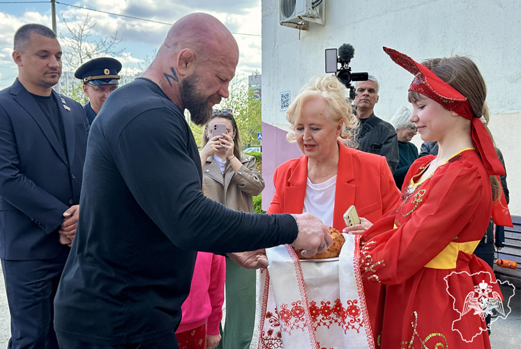 Легенда MMA Джефф Монсон дал мастер-класс юным росгвардейцам в Волгоградской области