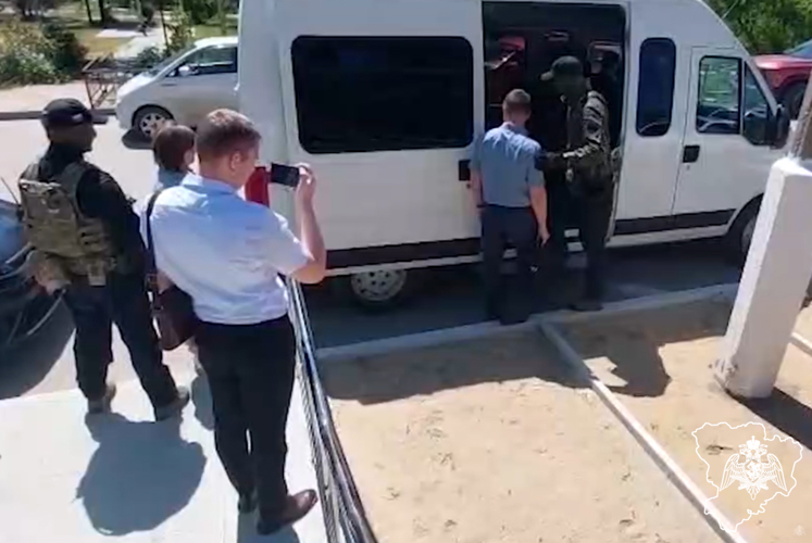 При участии спецназа Росгвардии задержаны подозреваемые в превышении должностных полномочий под Волгоградом