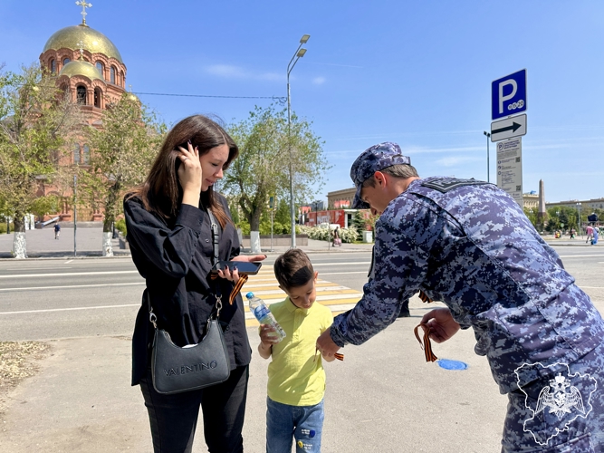 Георгиевские ленточки от Росгвардии получили волгоградцы