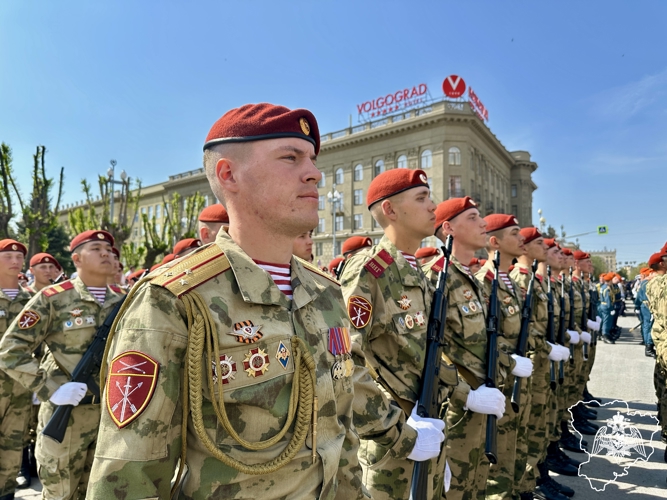 В Волгограде росгвардейцы приняли участие в праздничных мероприятиях и параде Победы