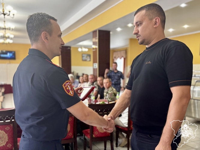 В Волгограде росгвардейцы провели торжественное мероприятие ко Дню России
