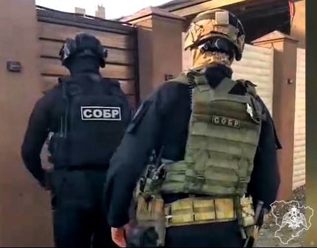При силовой поддержке СОБР Росгвардии Волгограде задержаны подозреваемые в преступлении в сфере незаконной миграции
