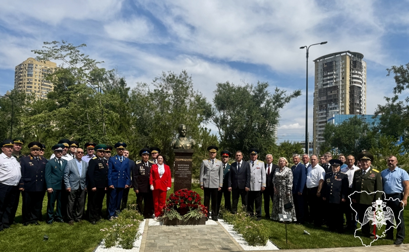 В Волгограде Росгвардейцы приняли участие в церемонии открытия бюста генерала НКВД