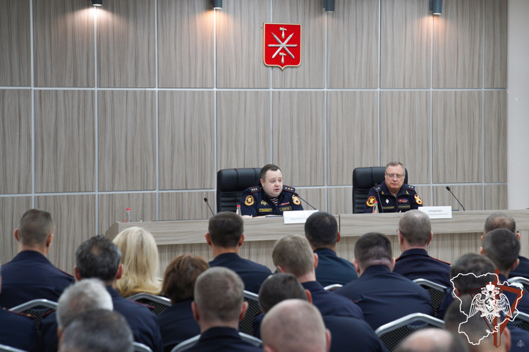 Заместитель директора Росгвардии генерал-полковник полиции Василий Сонин определил приоритеты развития вневедомственной охраны на Всероссийском совещании в Туле