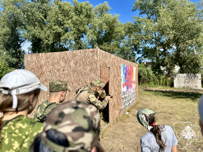Волгоградские росгвардейцы провели занятия с участниками патриотической смены детского лагеря