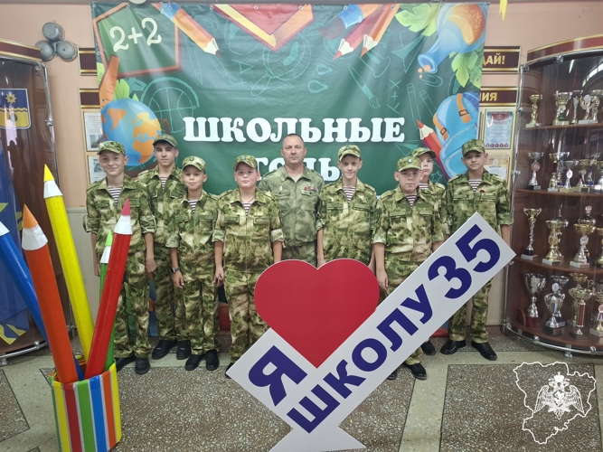 В Волгоградской области росгвардейцы поздравили учащихся с Днем знаний