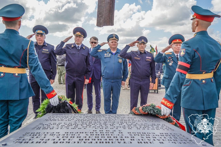 Росгвардейцы приняли участие в памятной церемонии открытия мемориала