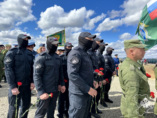 Росгвардейцы приняли участие в памятной церемонии открытия мемориала