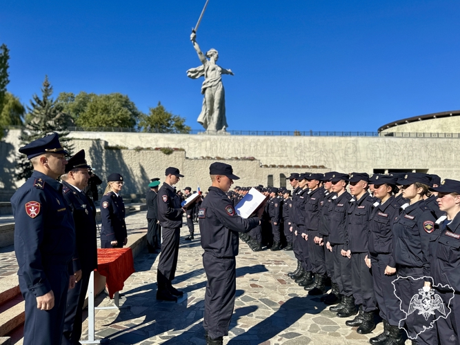Начальник регионального управления Росгвардии принял участие в церемонии приведения к присяге курсантов Волгоградской академии МВД
