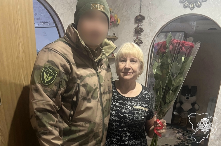 Волгоградские росгвардейцы поздравили матерей с приближающимся праздником