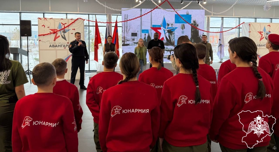 Дети росгвардейцев стали участниками новогодней патриотической смены