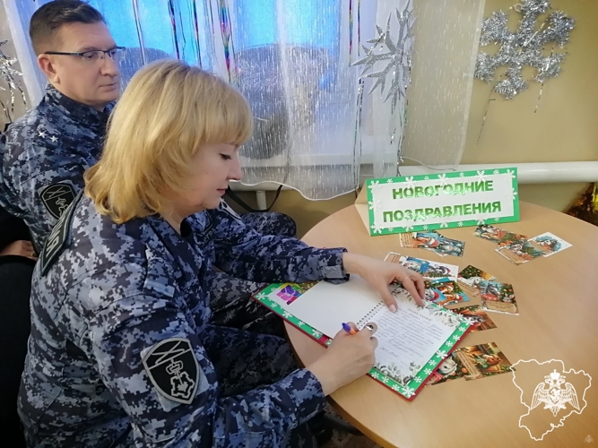 Росгвардейский Дед Мороз навестил воспитанников детского дома в Волгоградской области
