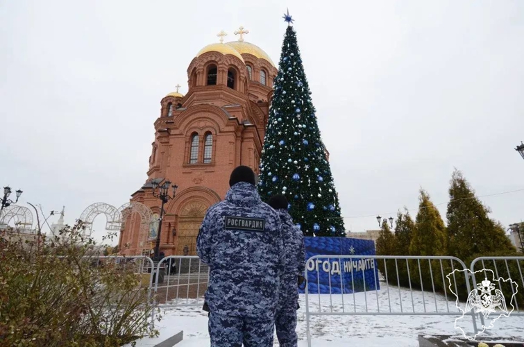 Военнослужащие и сотрудники Росгвардии обеспечили безопасность в период празднования Рождества Христова в Волгограде