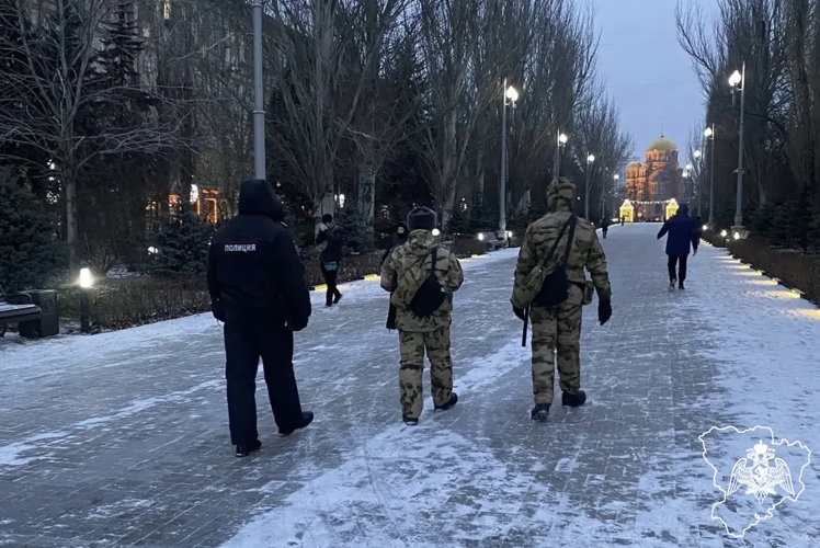 В Волгограде росгвардейцы приняли участие в обеспечении правопорядка и безопасности в новогоднюю ночь 