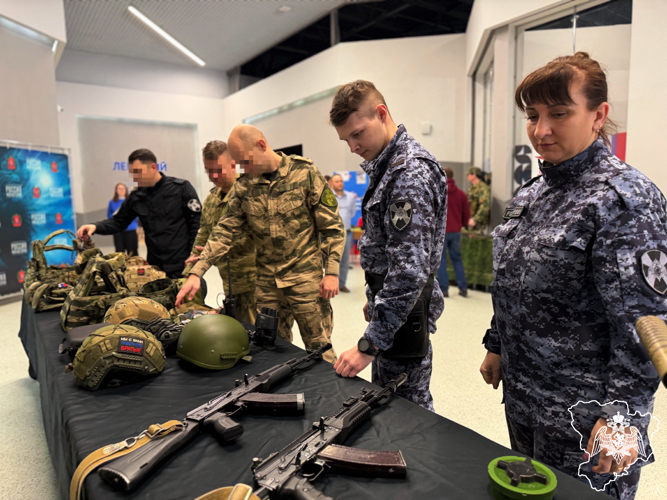 В Волгограде сотрудники Росгвардии приняли участие в выставке «Знание. Герои»