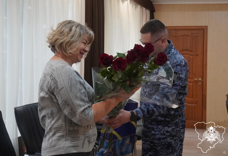 В Волгограде сотрудники Росгвардии встретились с мамой погибшего военнослужащего